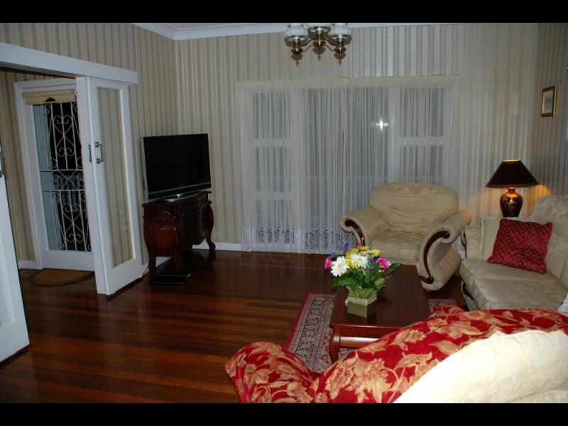 25 PIONEER ST, Toowong QLD 4066