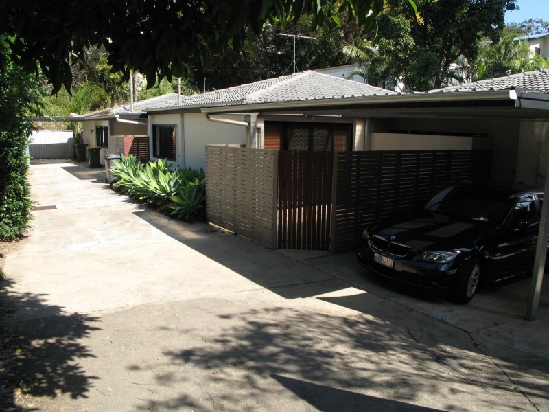 2/109 SIR FRED SCHONELL DR, St Lucia QLD 4067