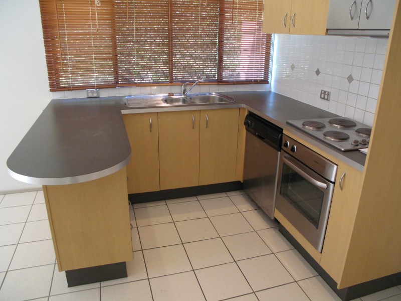 2/109 SIR FRED SCHONELL DR, St Lucia QLD 4067