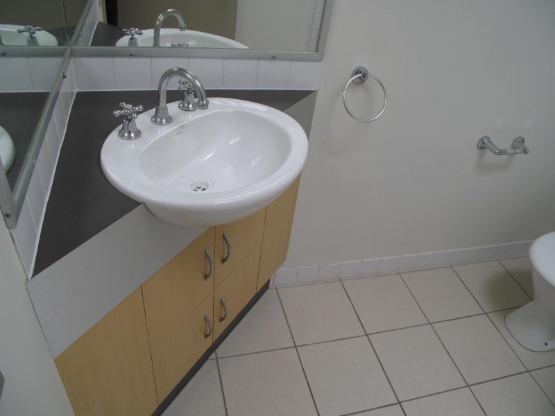 2/109 SIR FRED SCHONELL DR, St Lucia QLD 4067