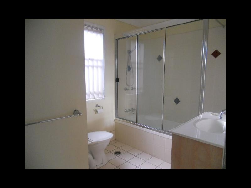 22 STRONG AVENUE, Graceville QLD 4075