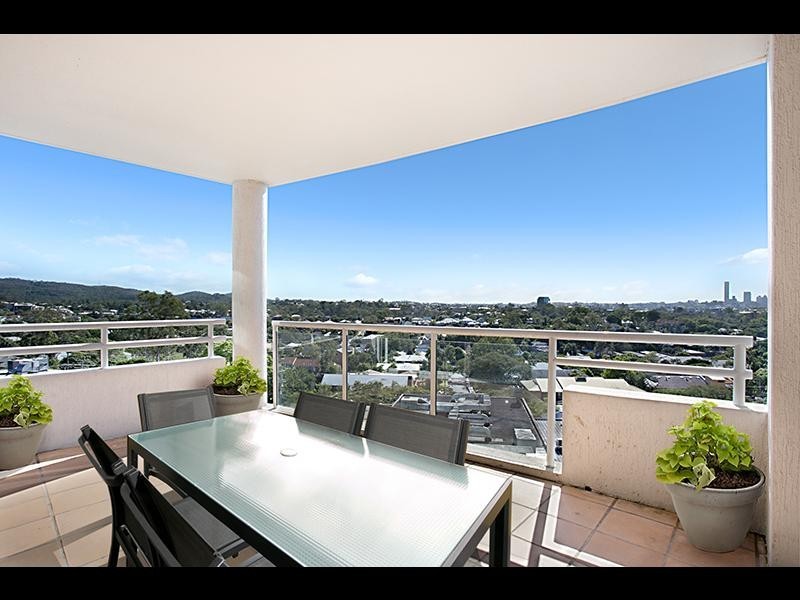 215/180 SWANN ROAD, Taringa QLD 4068