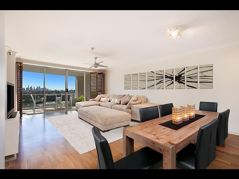 215/180 SWANN ROAD, Taringa QLD 4068