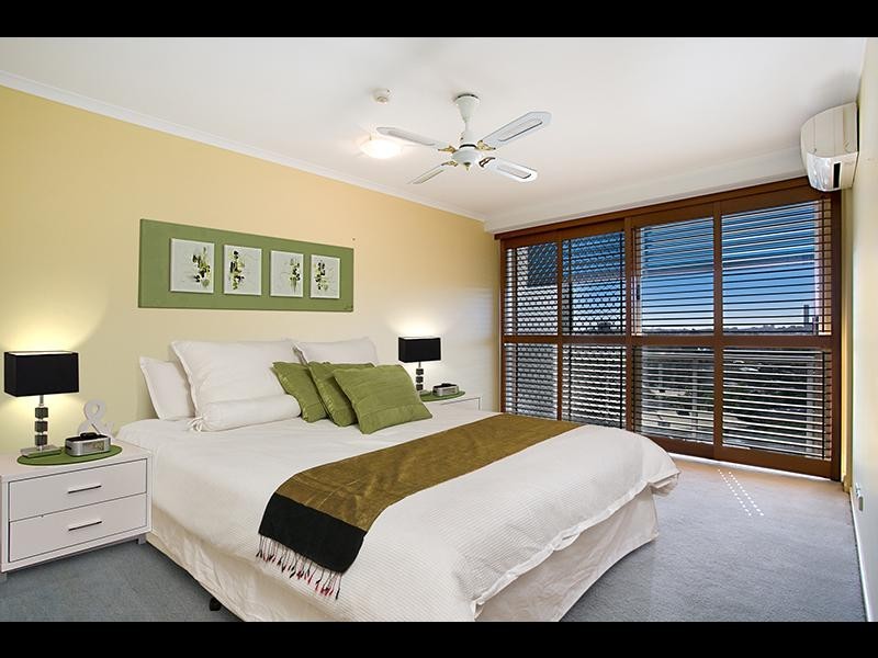 215/180 SWANN ROAD, Taringa QLD 4068