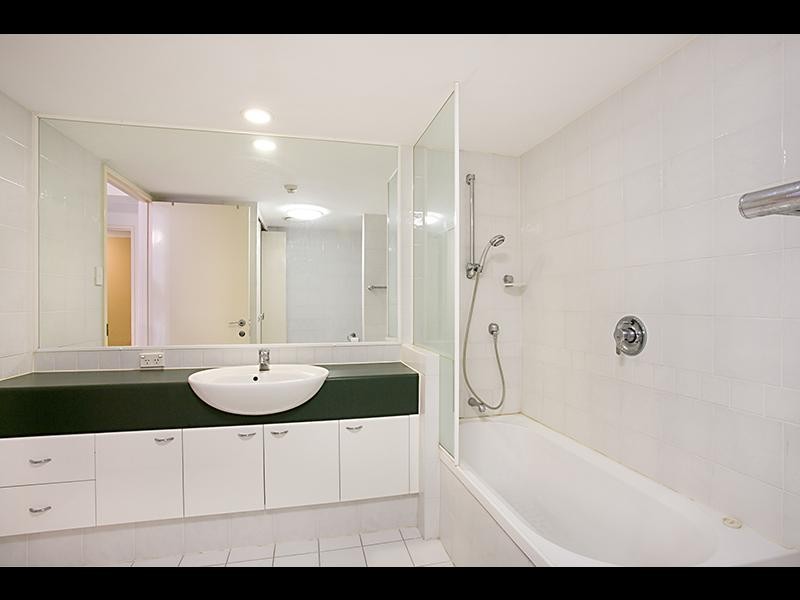 215/180 SWANN ROAD, Taringa QLD 4068