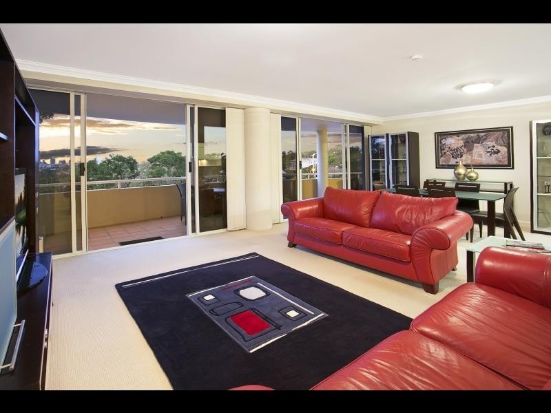 302/180  SWANN ROAD, Taringa QLD 4068