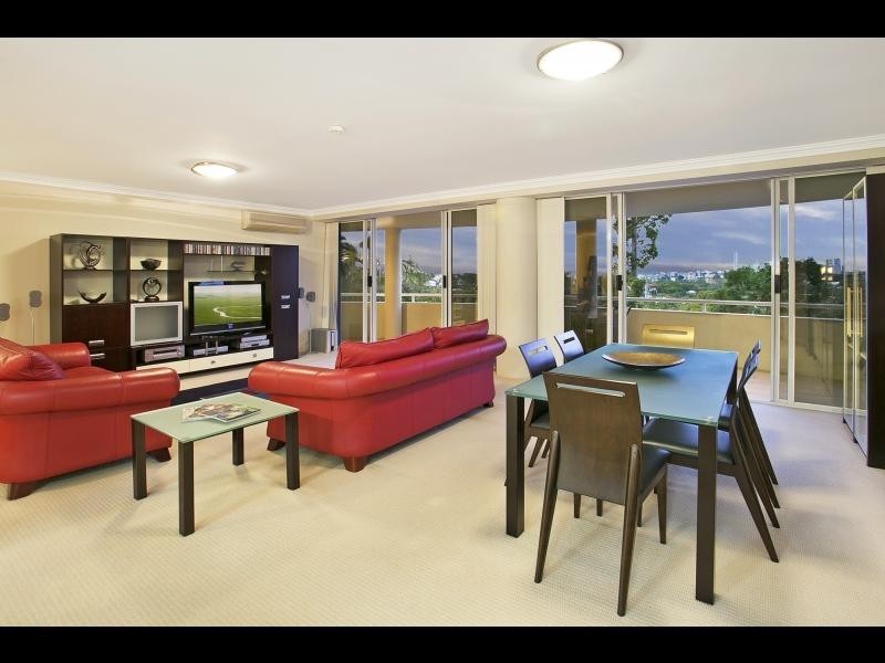 302/180  SWANN ROAD, Taringa QLD 4068