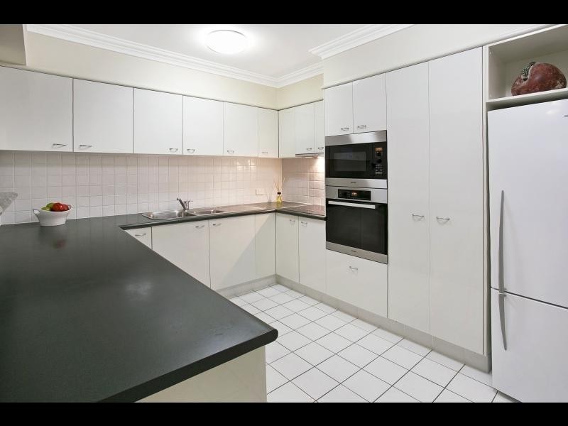 302/180  SWANN ROAD, Taringa QLD 4068