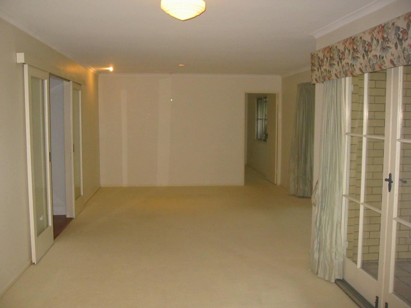 1 TALASEA ST, Chapel Hill QLD 4069