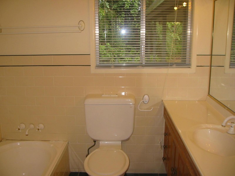 1 TALASEA ST, Chapel Hill QLD 4069