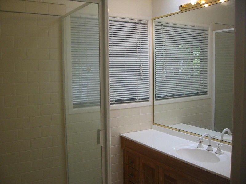 1 TALASEA ST, Chapel Hill QLD 4069