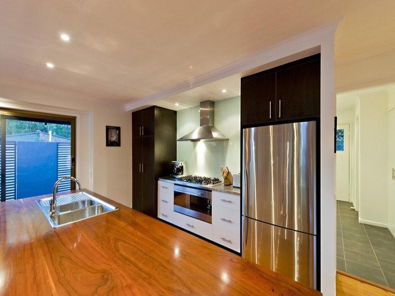 48 TUCKER ST, Chapel Hill QLD 4069