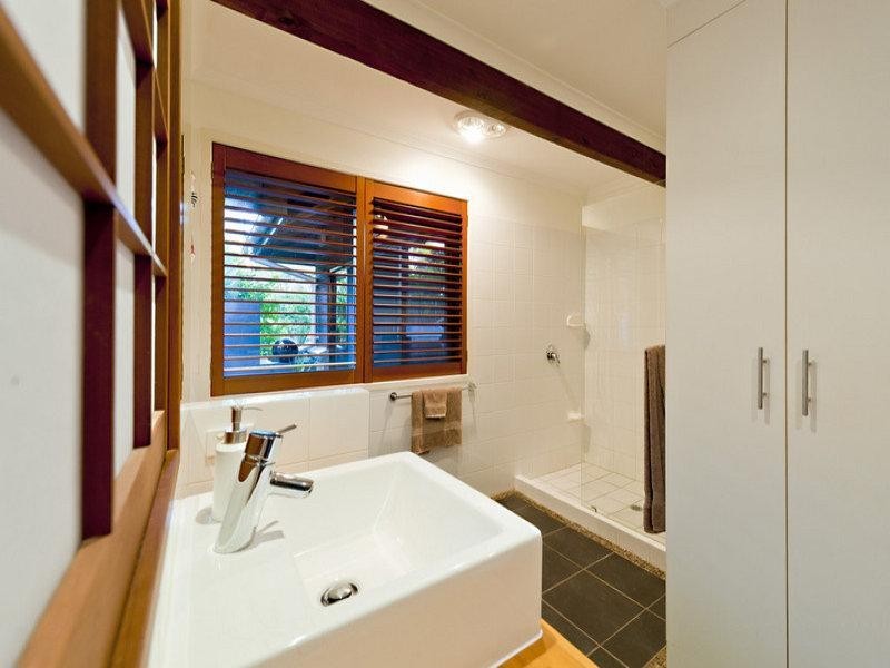 48 TUCKER ST, Chapel Hill QLD 4069