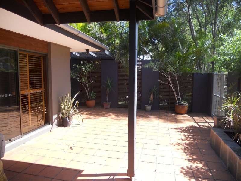 48 TUCKER ST, Chapel Hill QLD 4069