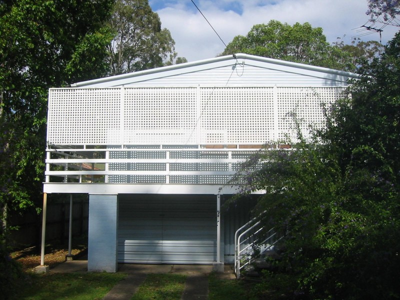 14 TWELFTH AV, St Lucia QLD 4067