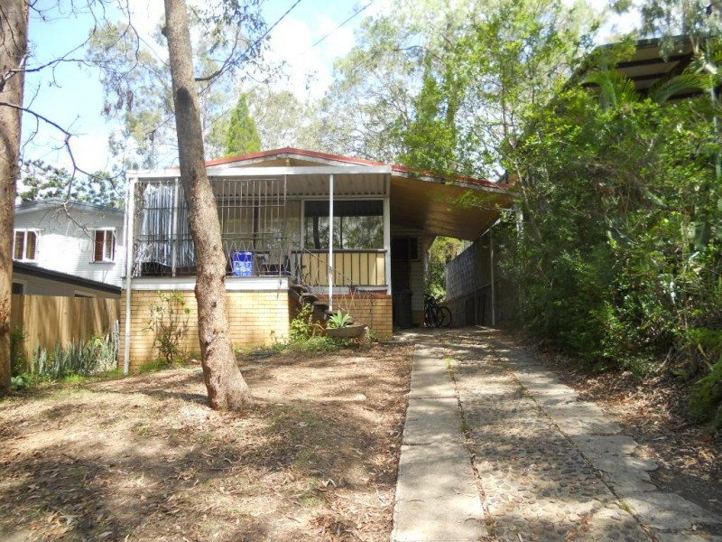 28 TWELFTH AVE, St Lucia QLD 4067