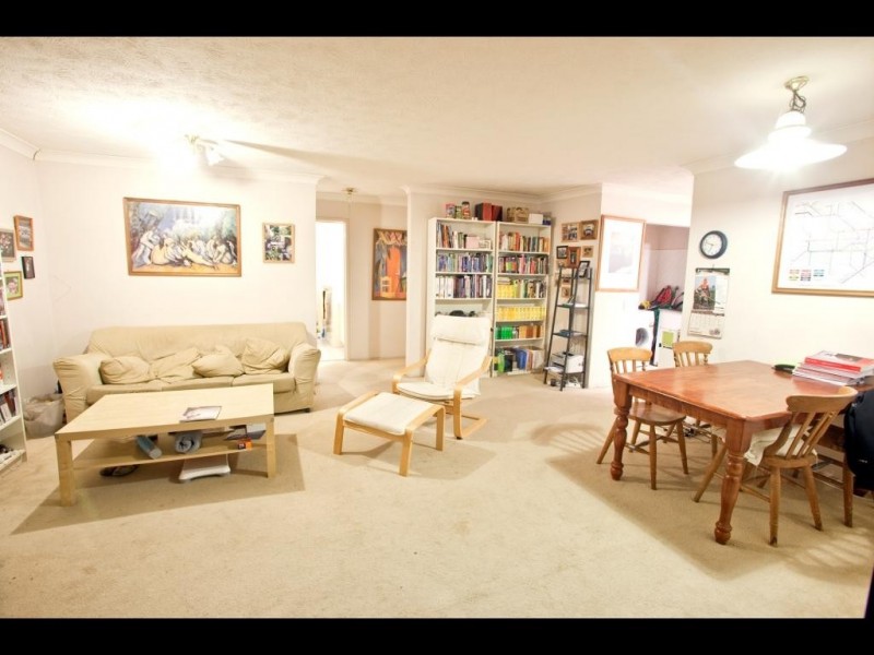 2/58 UNDERHILL AV, Indooroopilly QLD 4068