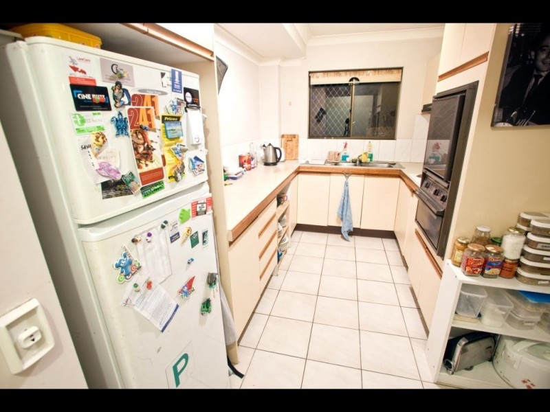 2/58 UNDERHILL AV, Indooroopilly QLD 4068