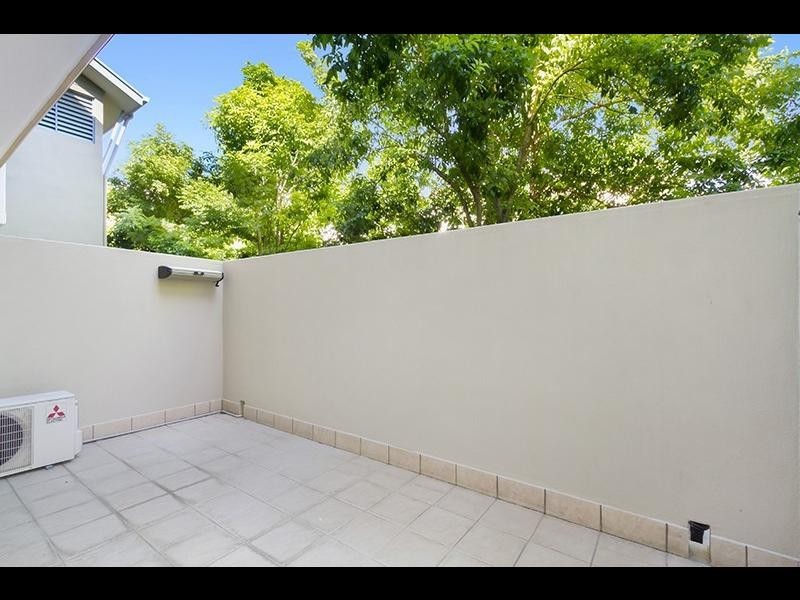 22/38 VINCENT ST, Indooroopilly QLD 4068