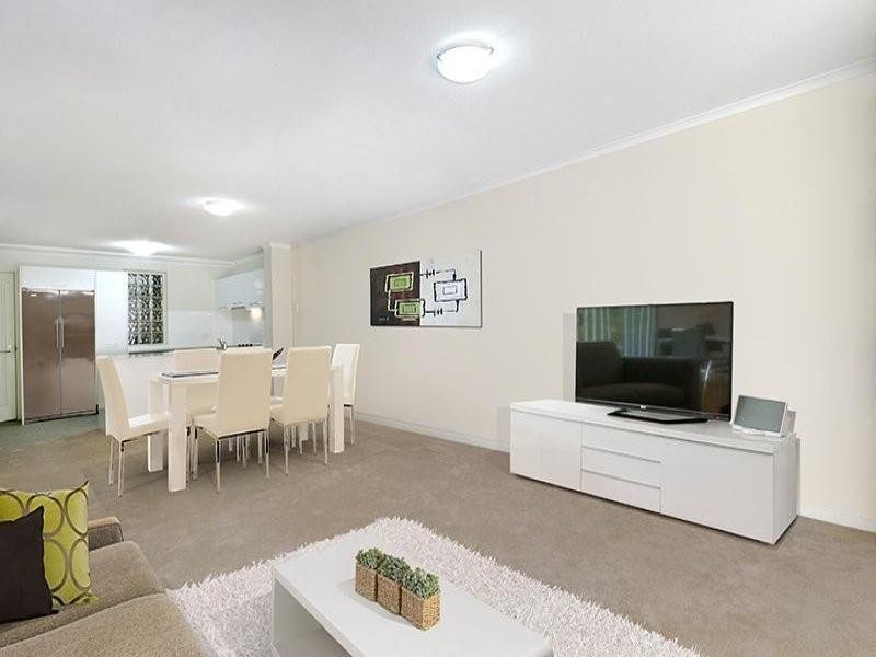 22/38 VINCENT ST, Indooroopilly QLD 4068