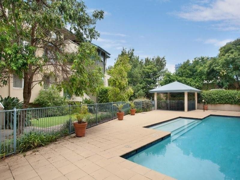 22/38 VINCENT ST, Indooroopilly QLD 4068