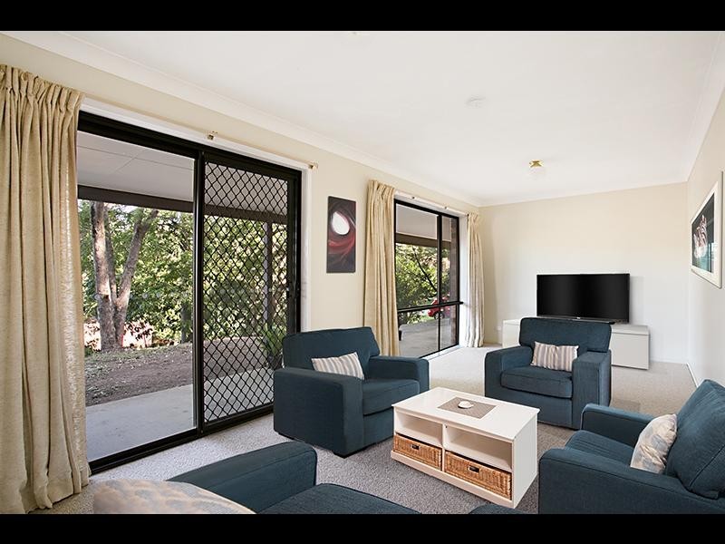 5 VINCA COURT, Indooroopilly QLD 4068