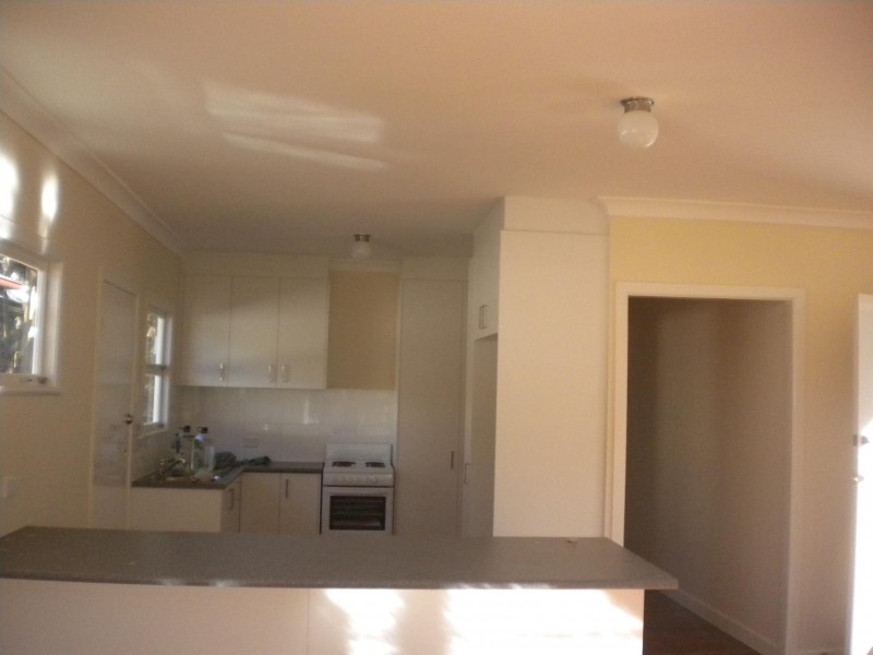 15 WARREN STREET, St Lucia QLD 4067