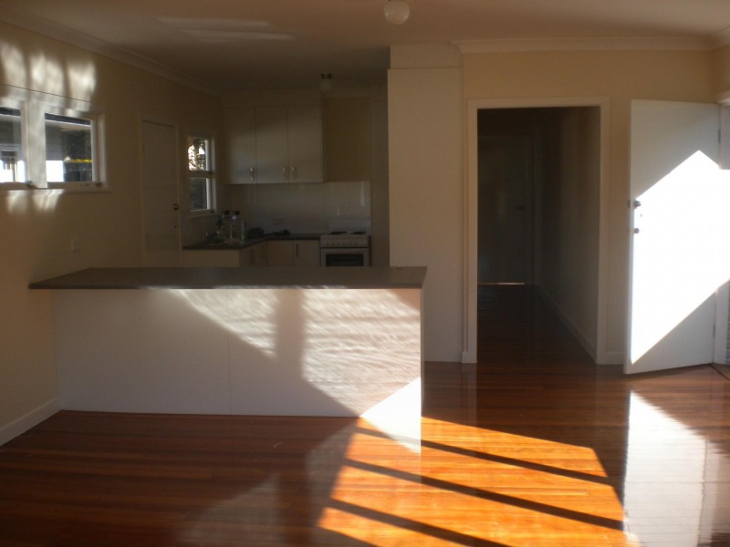 15 WARREN STREET, St Lucia QLD 4067