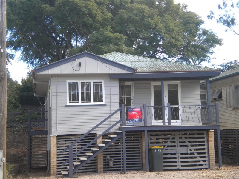 17  WARREN STREET, St Lucia QLD 4067