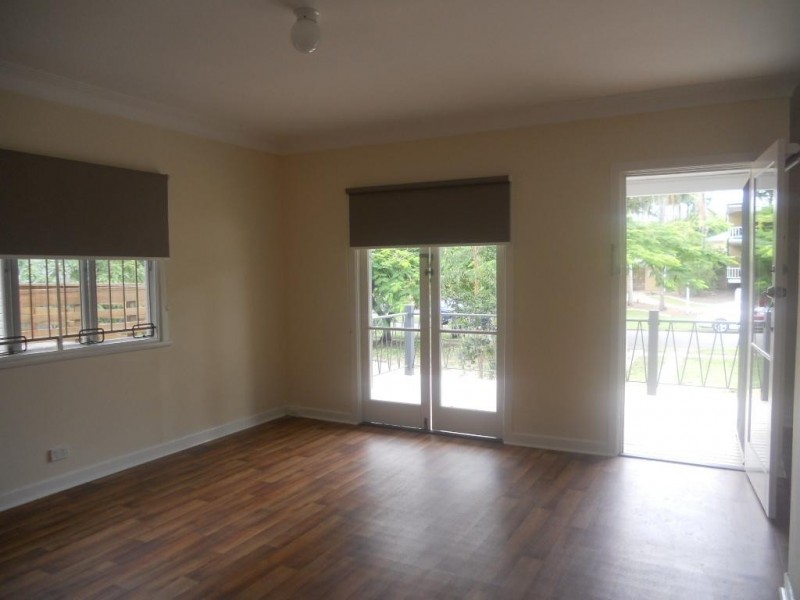 17  WARREN STREET, St Lucia QLD 4067