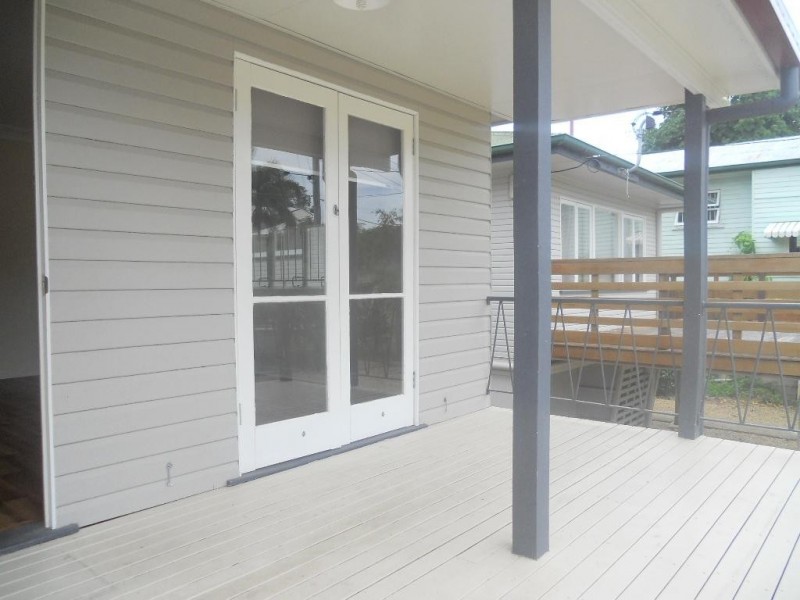 17  WARREN STREET, St Lucia QLD 4067