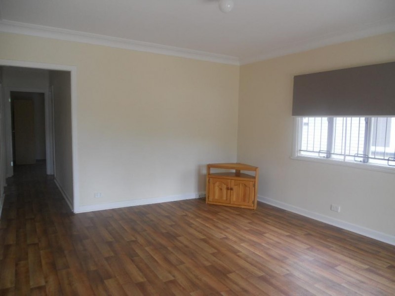 17  WARREN STREET, St Lucia QLD 4067