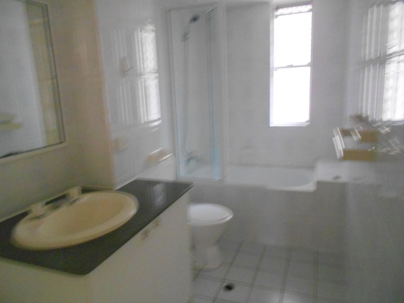 1/71 WARREN ST, St Lucia QLD 4067