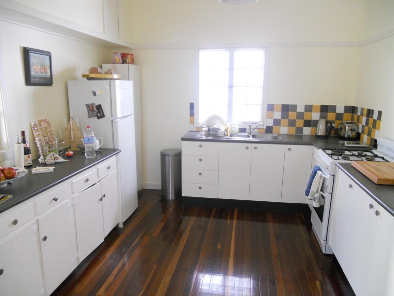 8A WARRAWEE ST, Toowong QLD 4066
