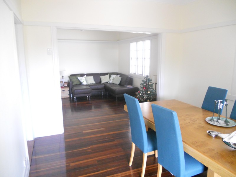 8A WARRAWEE ST, Toowong QLD 4066