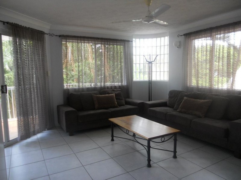 2/71 WARREN STREET, St Lucia QLD 4067