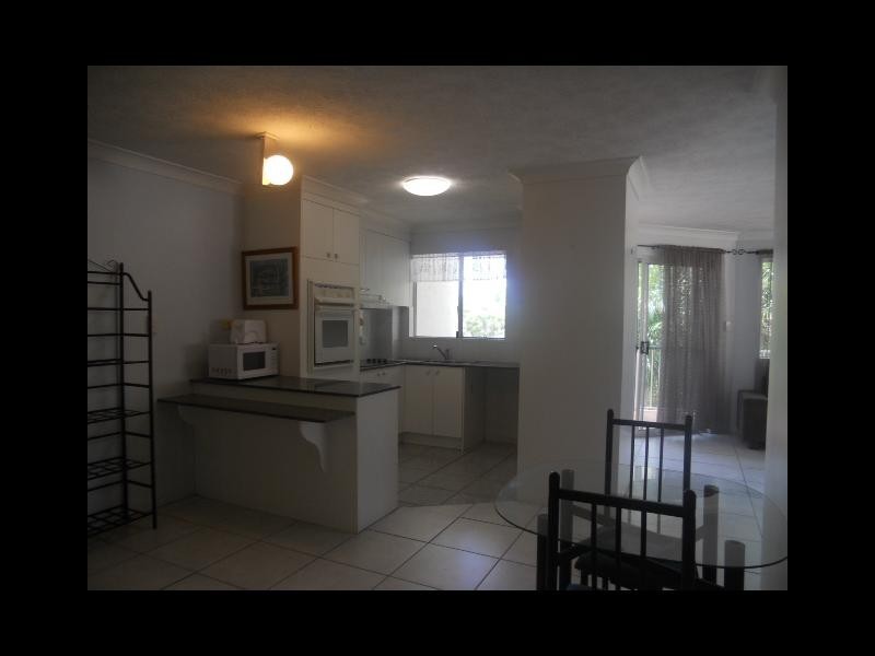 2/71 WARREN STREET, St Lucia QLD 4067