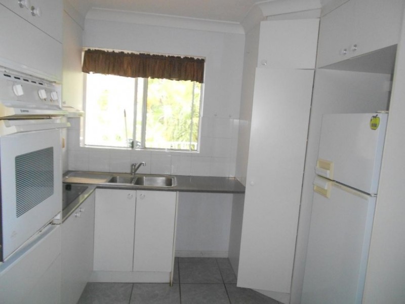 2/71 WARREN STREET, St Lucia QLD 4067