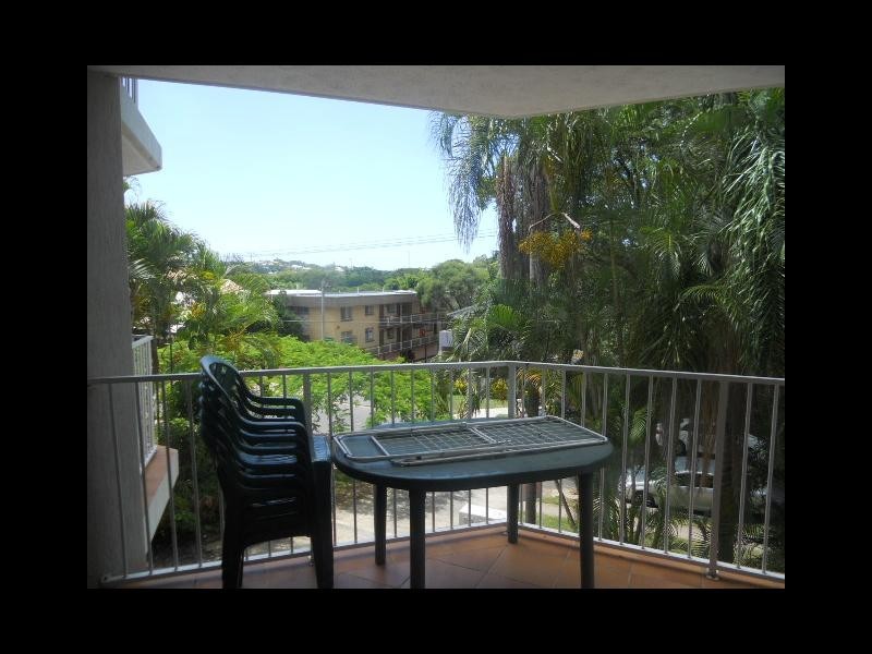 2/71 WARREN STREET, St Lucia QLD 4067