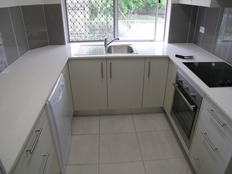 8/22 WARREN STREET, St Lucia QLD 4067