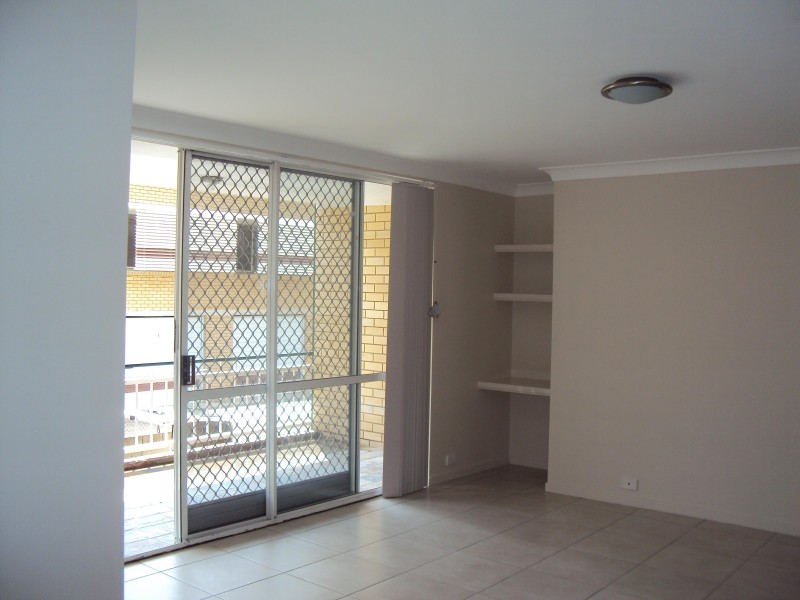 8/22 WARREN STREET, St Lucia QLD 4067