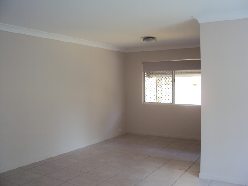 8/22 WARREN STREET, St Lucia QLD 4067