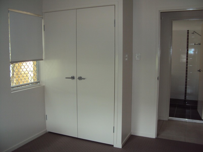 8/22 WARREN STREET, St Lucia QLD 4067