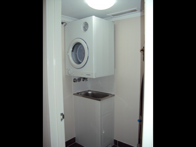 8/22 WARREN STREET, St Lucia QLD 4067