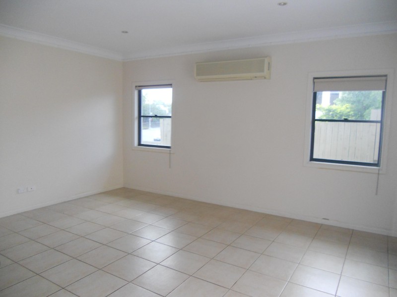 10 WOODVILLE ST, Indooroopilly QLD 4068