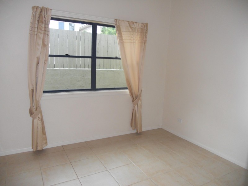 10 WOODVILLE ST, Indooroopilly QLD 4068