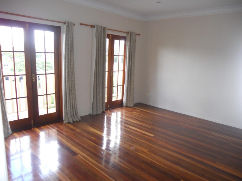 10 WOODVILLE ST, Indooroopilly QLD 4068