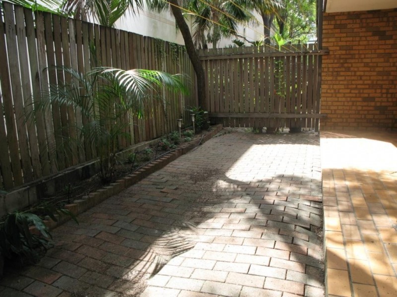 4/11 YORK STREET, Indooroopilly QLD 4068