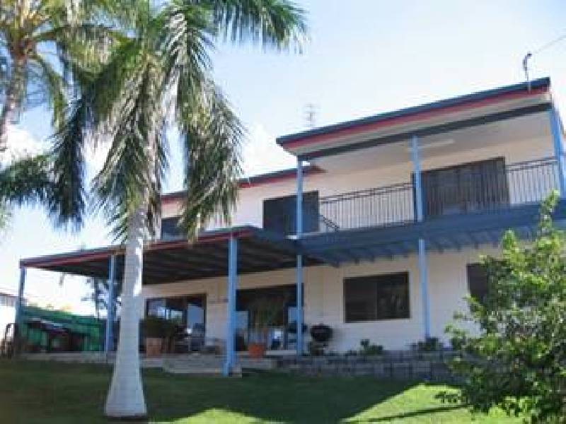 27 Island Esplanade, Boyne Island QLD 4680