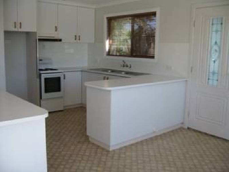 27 Island Esplanade, Boyne Island QLD 4680